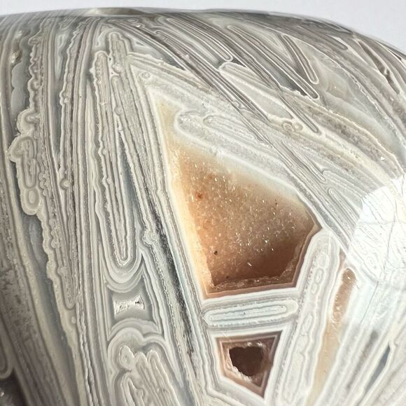 Mexican White Lace Agate Druzy Heart Carving‎ (5) - Picture 5 of 10